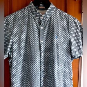Short-sleeve casual shirt